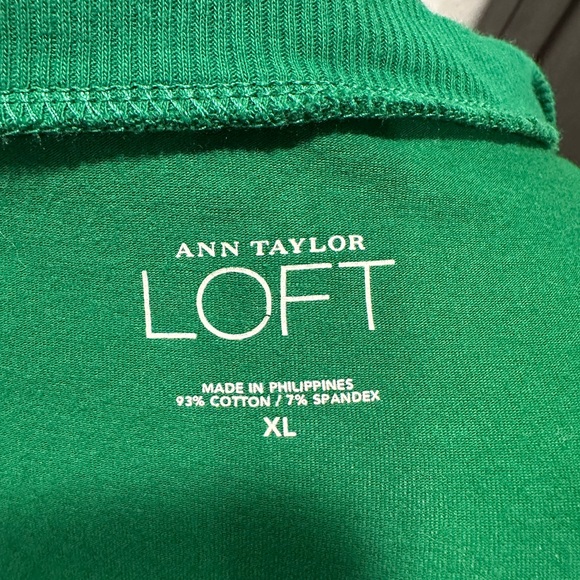 LOFT Vibrant Green Blouse - Picture 3 of 4